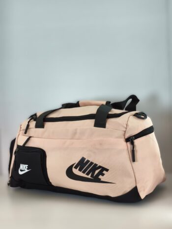 حقيبة "دفل" (Duffel Bag) رياضية
