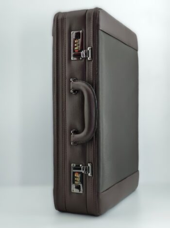  حقيبة دبلوماسية كلاسيكية "حقيبة رجل أعمال". 