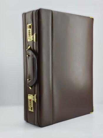 حقيبة دبلوماسية كلاسيكية (Attaché Case)