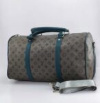 حقيبه رياضيه باللون الرمادي