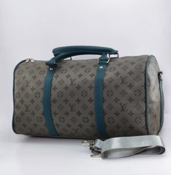 حقيبه رياضيه باللون الرمادي