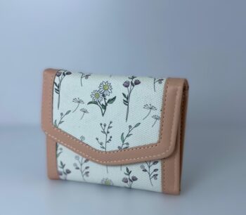 محفظة نسائية أبيض كريمي