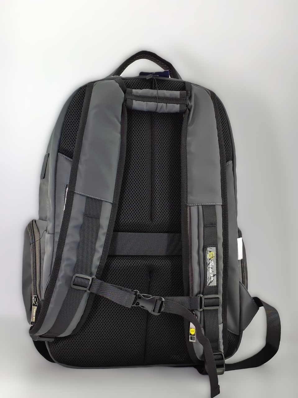 f5ff8352-7a5d-4fa3-83b8-d45139951498